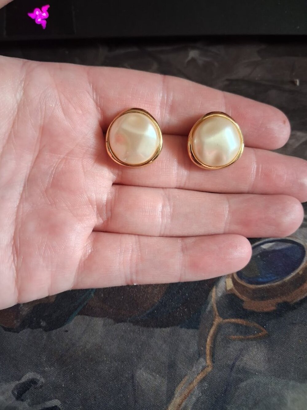 White stoned stud earrings